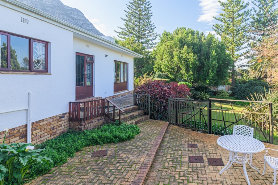 4 Bedroom Property for Sale in Voelklip Western Cape